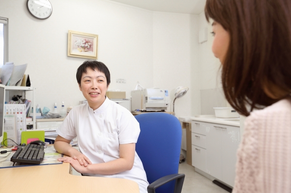 女性医師専用の診察室です。こちらで問診や患部の検査を行います。